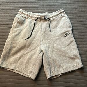 Men’s grey Nike Tech shorts